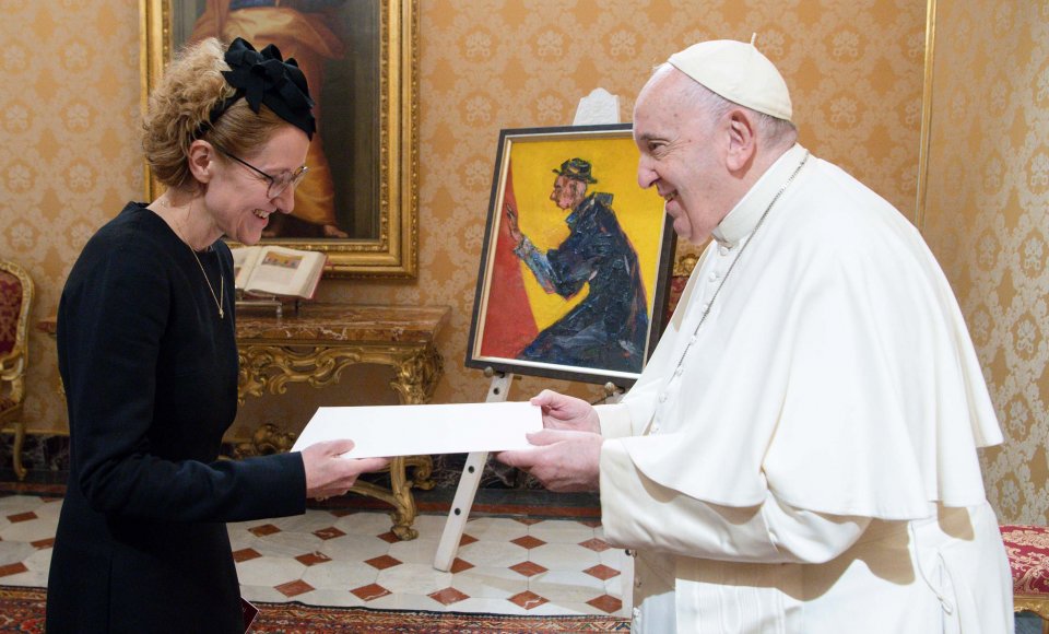 Ambasadorė Sigita Maslauskaitė-Mažylienė įteikė skiriamuosius raštus popiežius Pranciškui
