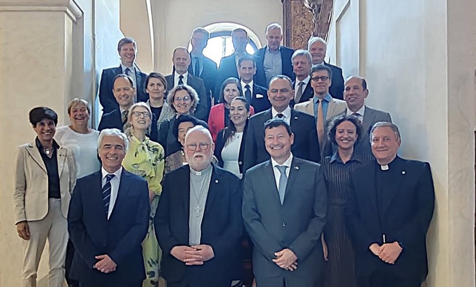 ES ambasadoriai susitiko su arkivyskupu Paul Richard Gallagher