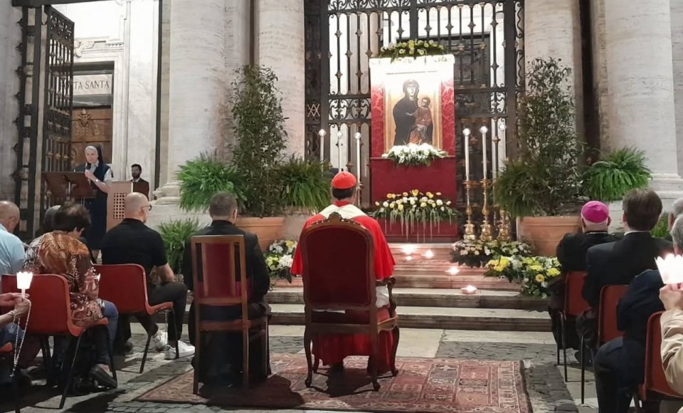 Kardinolo R. Makricko iniciatyva tradiciškai priešais Švč. Mergelės Marijos Didžiąją baziliką...