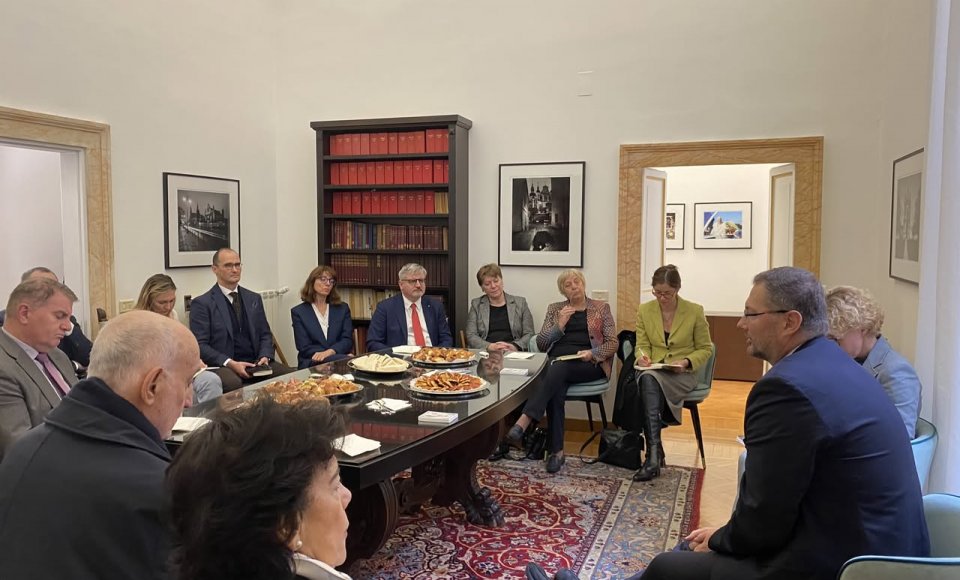 ES ambasadorių prie Šventojo Sosto susitikimas su apaštališkuoju nuncijumi Ukrainoje arkivyskupu Visvaldu Kulboku