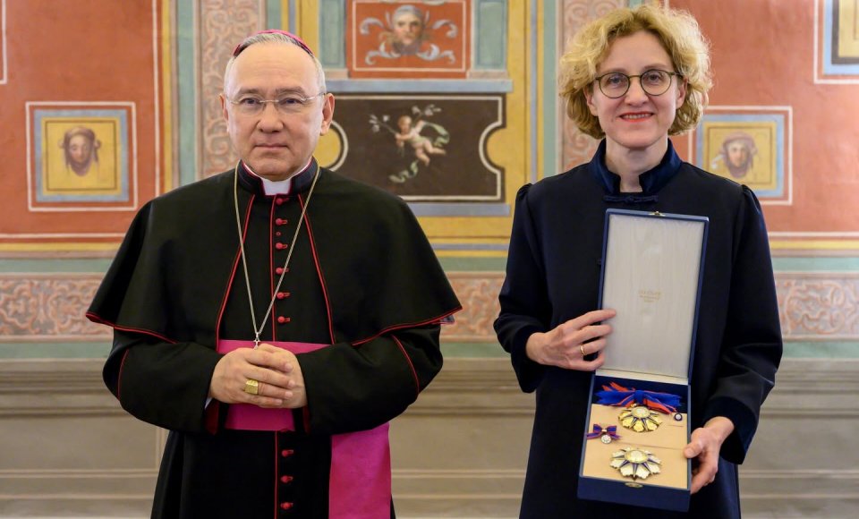 Ambasadorei S. Maslauskaitei-Mažylienei suteiktas Šventojo Sosto riterių ordinas „Magna Cruce Ordini Piani“